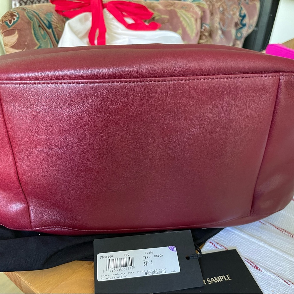 Giovanni Versace leather handbag. - Picture 9 of 12